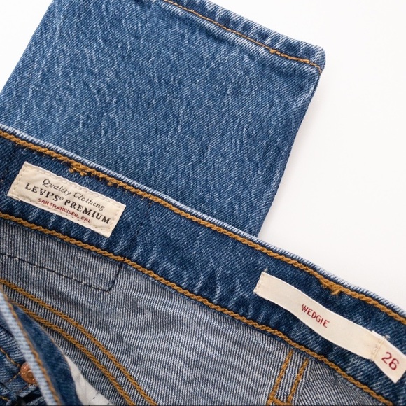 LEVI’S Wedgie Icon Jean Charleston Moves Medium Wash Size 26 - Picture 8 of 10
